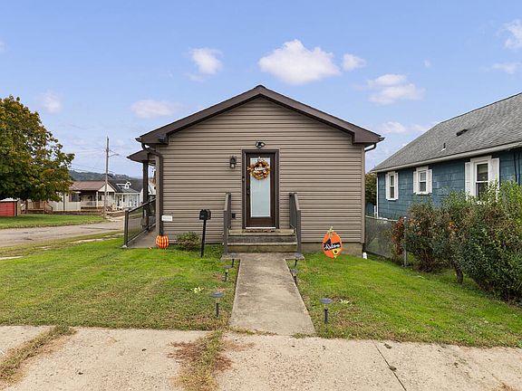 2nd image of 2207 Second Street