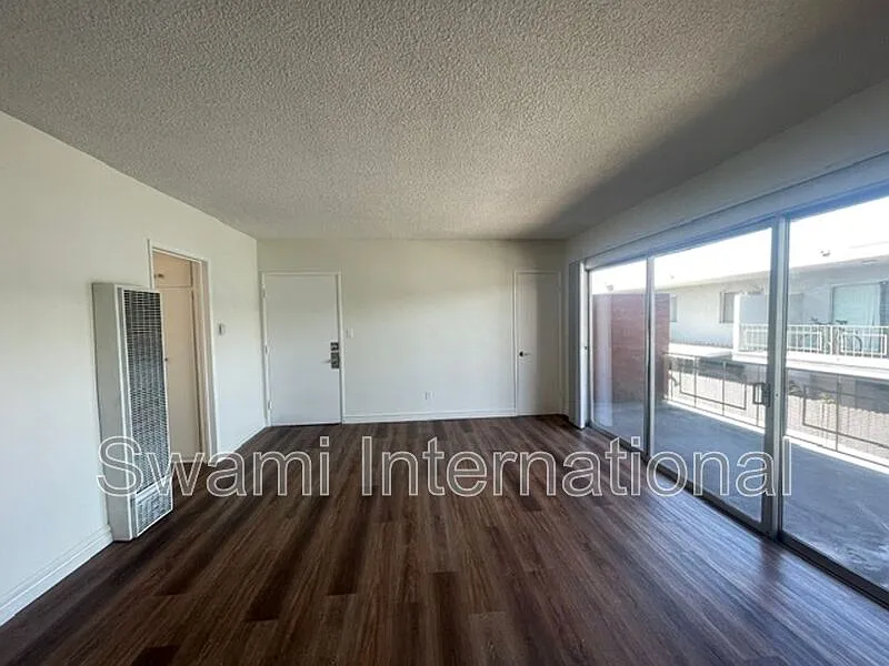 2 bed, 1.0 bath, 900 sqft, $2,250 — Photo 4