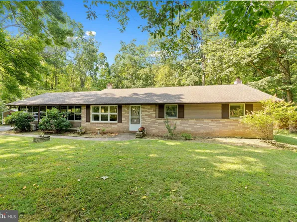 2282 Hill Rd, Perkiomenville, PA 18074