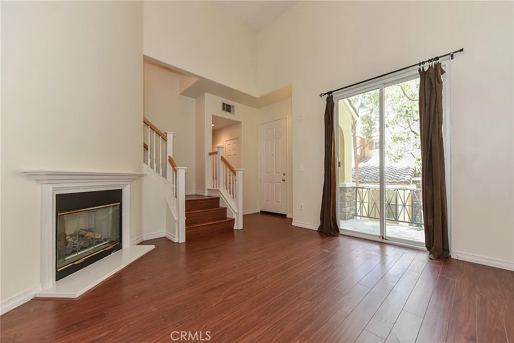 2 bed, 2.5 bath, 1224 sqft, $3,600 — Photo 3