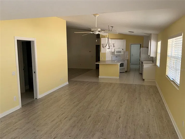 8004 Camminare Dr — Photo 23