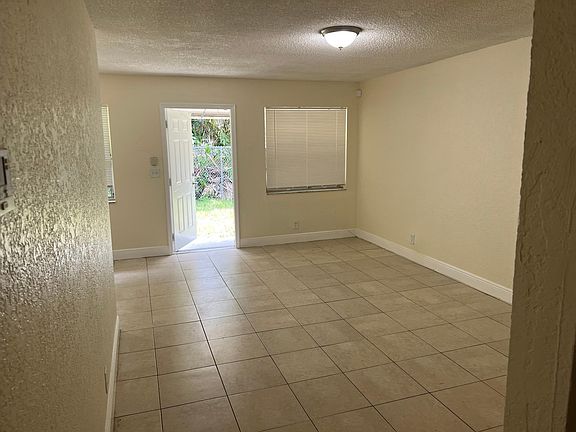 3rd image of 3446 Summer St #3