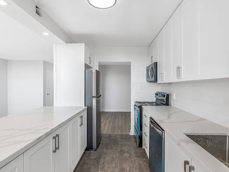20 Graydon Hall Dr — Photo 2