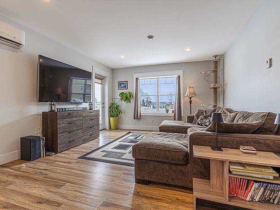 5th image of 562 Malpeque Rd #103