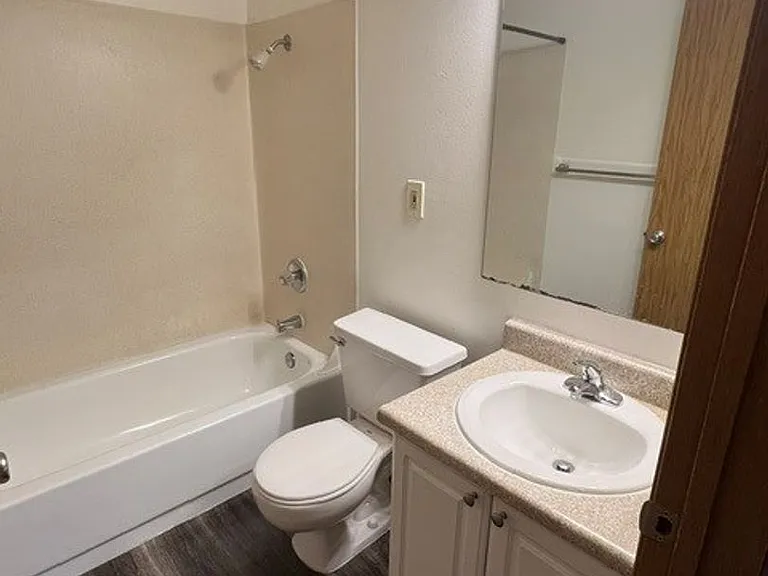 Jefferson Court — Photo 2