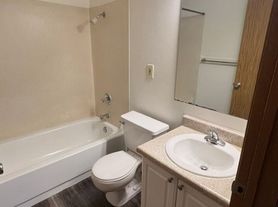 Jefferson Court, 2 beds  1.0 baths (787 sqft)