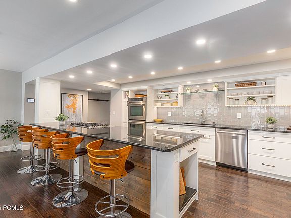 3rd image of 1158 Stonebridge Cir