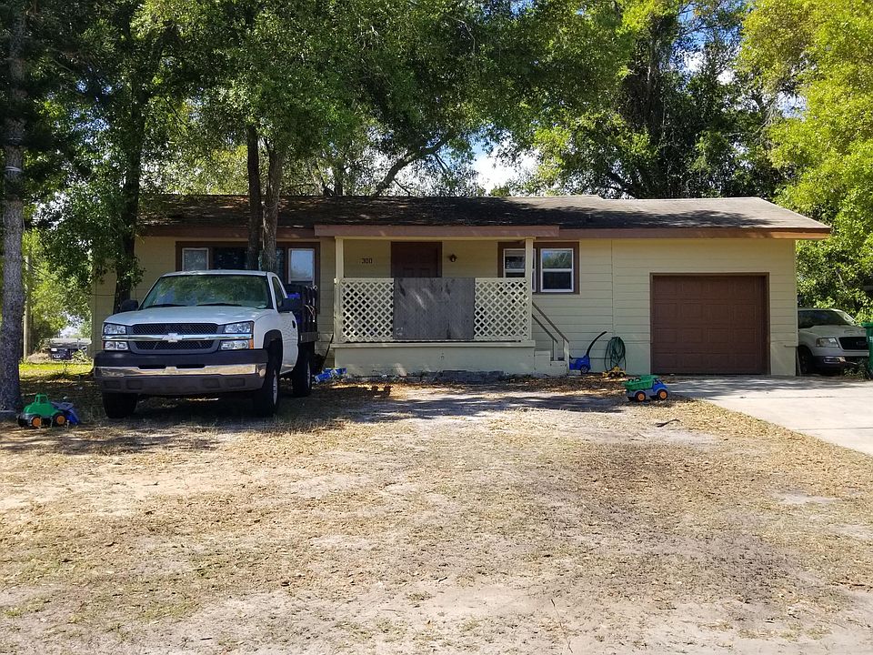 1st image of 300 Flomich St