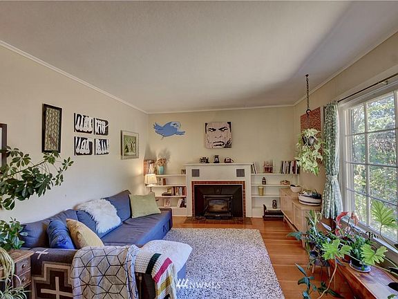 2nd image of 1006 Frederick St SE