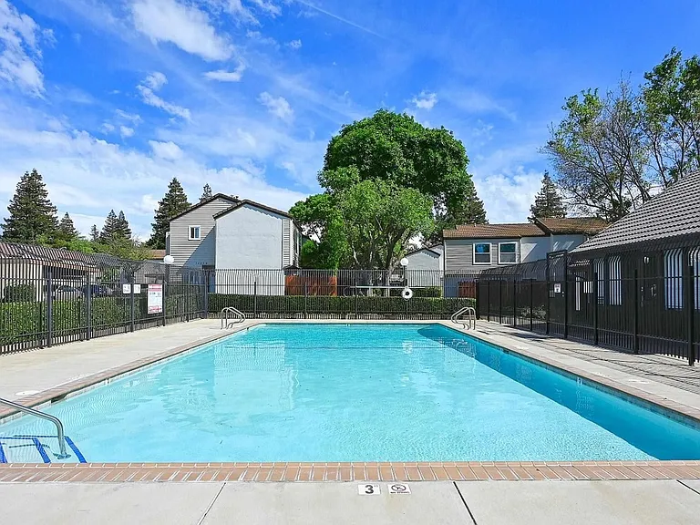 1409 Bel Air Dr #A — Photo 45
