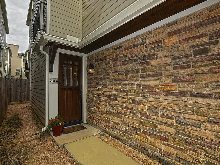 2441 Charleston St #C — Photo 2
