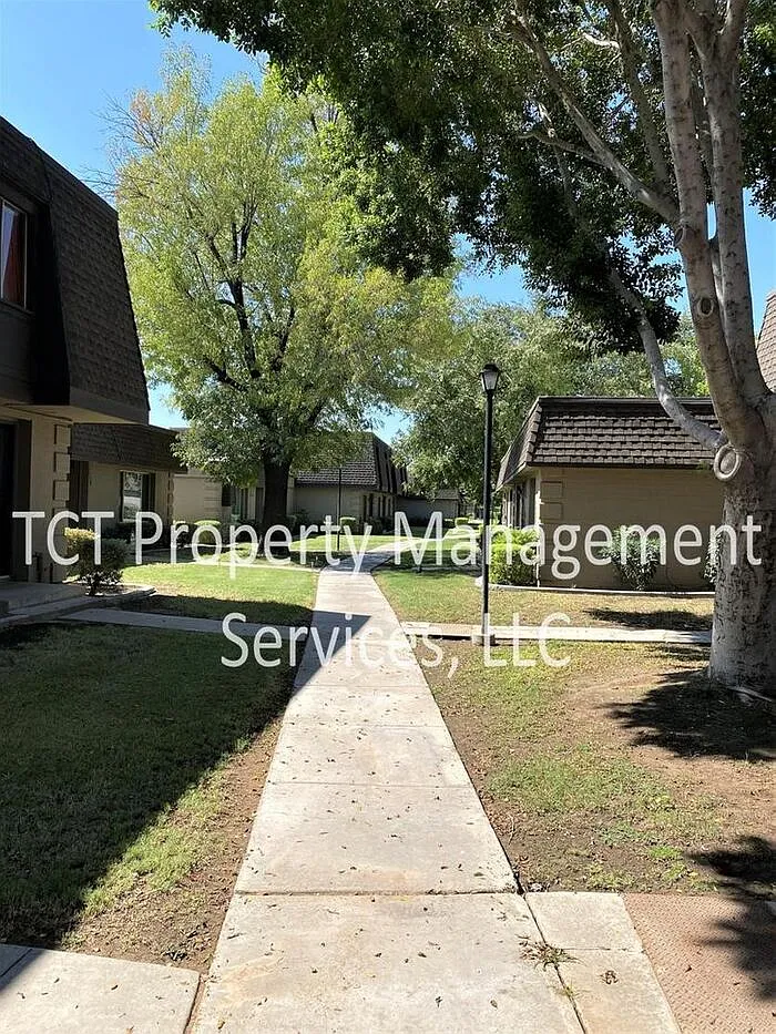 3 bed, 2.5 bath, 1656 sqft, $1,995 — Photo 2