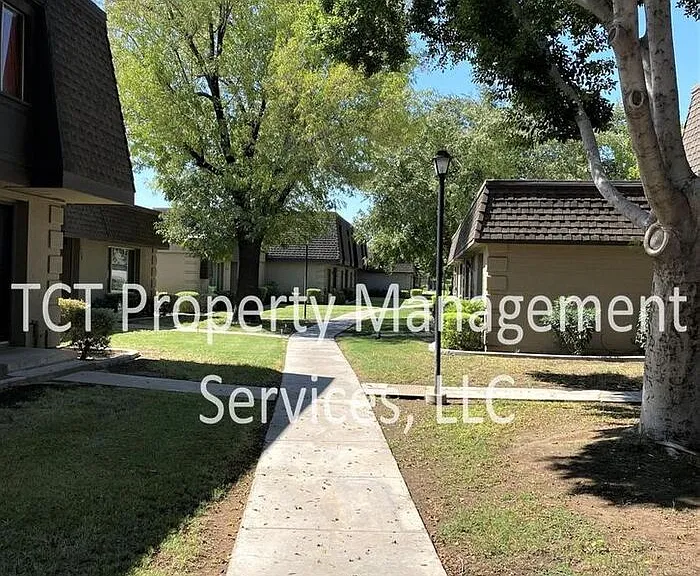 1725 E Ellis Dr — Photo 2