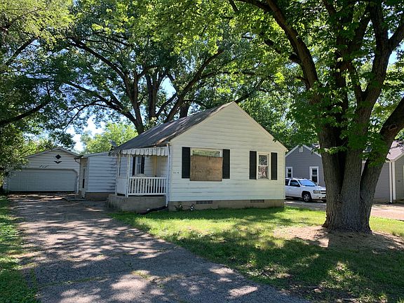 3rd image of 3218 N Gale Ave