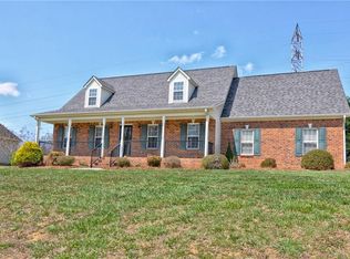 200 Greenbriar Ln, Lexington, NC 27295