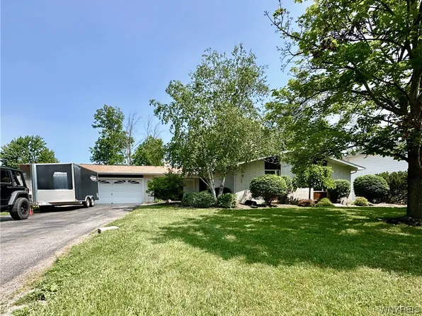 860 Oxbow Ln, Lewiston, NY 14092