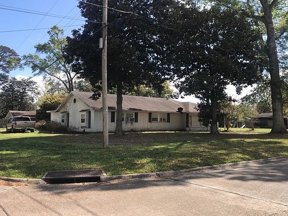 3rd image of 1320 Dewey St