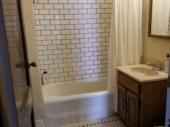 2nd image of 3582 N Oakland Ave APT 6