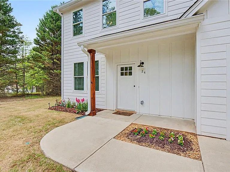 24 Rocky Cir NE — Photo 2