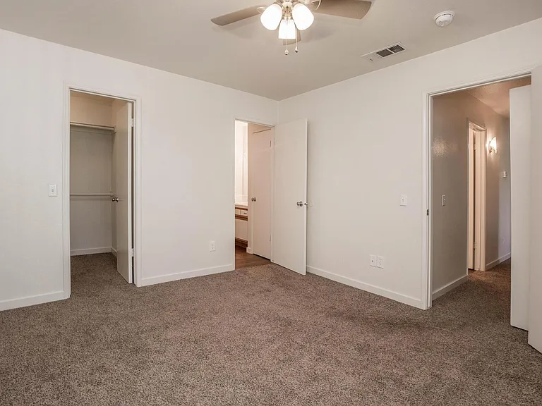 Sierra Hills Apts — Photo 15