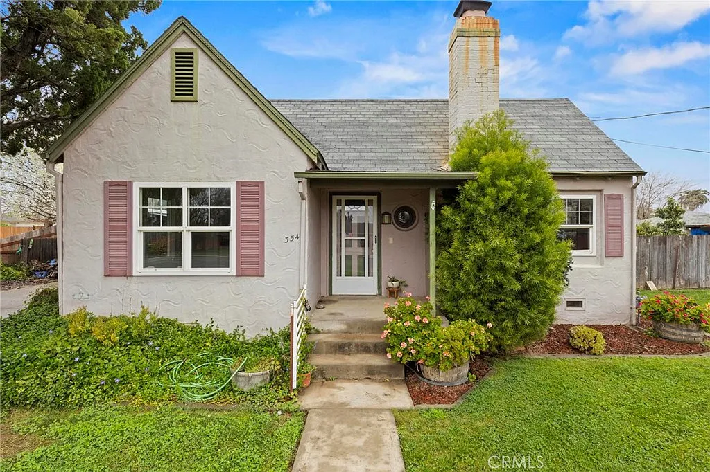 354 Oak St photo 1