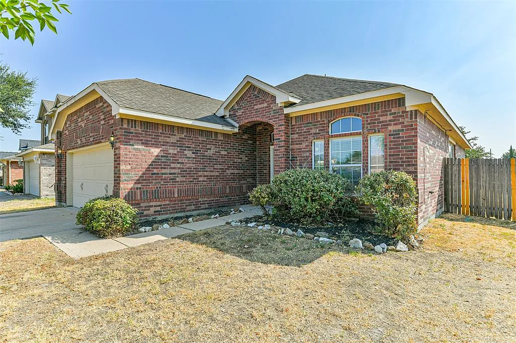 4 bed, 1734 sqft, $2,200 — Photo 4