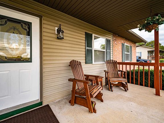 5th image of 12 Bluebird Dr