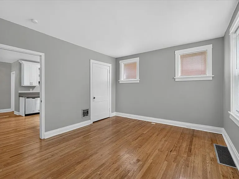 3957 McDonald Ave #1F — Photo 6