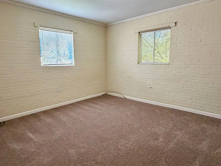 955 Violet St — Photo 9