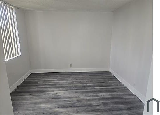 1st image of 2830 Somerset Dr