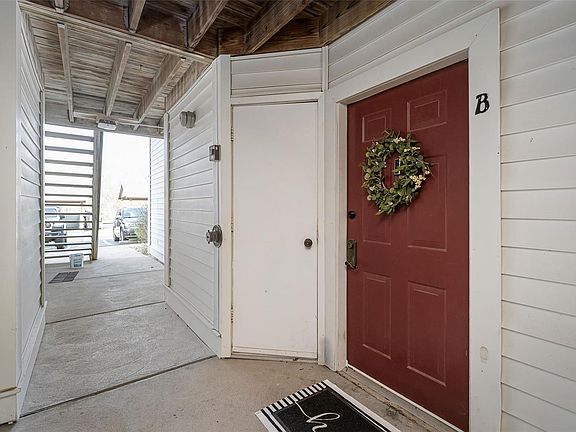 4th image of 16551 Victoria Crossing Dr Unit B