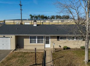 111 Border Rock Rd, Levittown, PA 19057