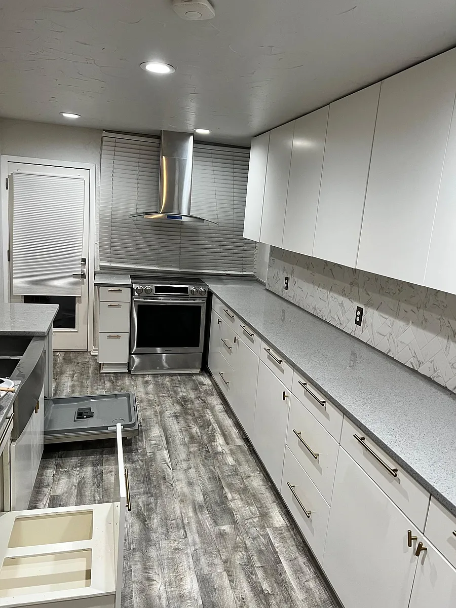 kitchen - 207 E Harwood Rd #46