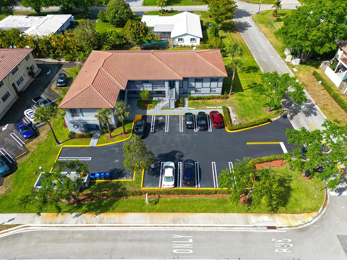 Building Photo - 10687 Royal Palm Blvd