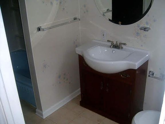5th image of 144 Jewett Pkwy APT 2