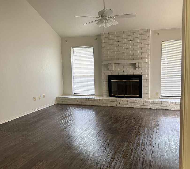 1st image of 5005 Longstreet Pl Unit 53