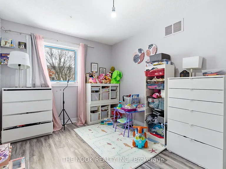 119 Brownstone Cres — Photo 26