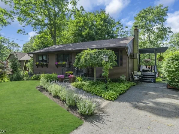 19 Brookwood Dr, Byram Twp., NJ 07874