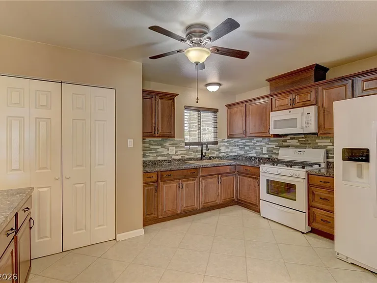 3896 Acapulco Ave — Photo 14
