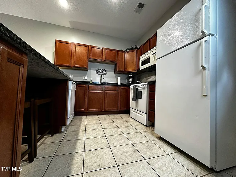 169 E Grand Ave #402 — Photo 14