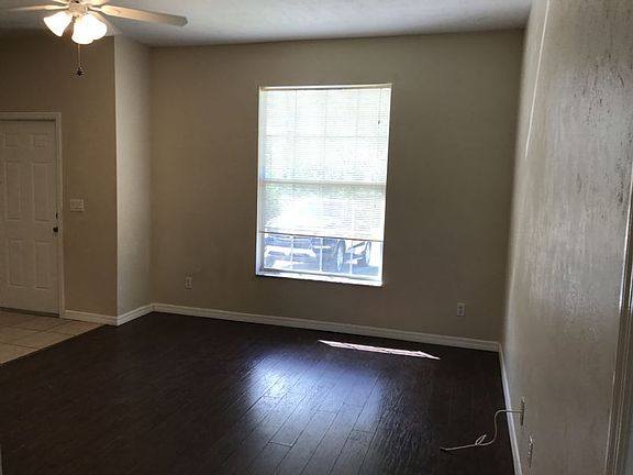 3rd image of 124 Pine Ln
