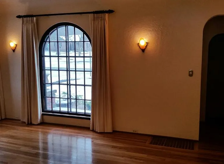 Front Room/Entry