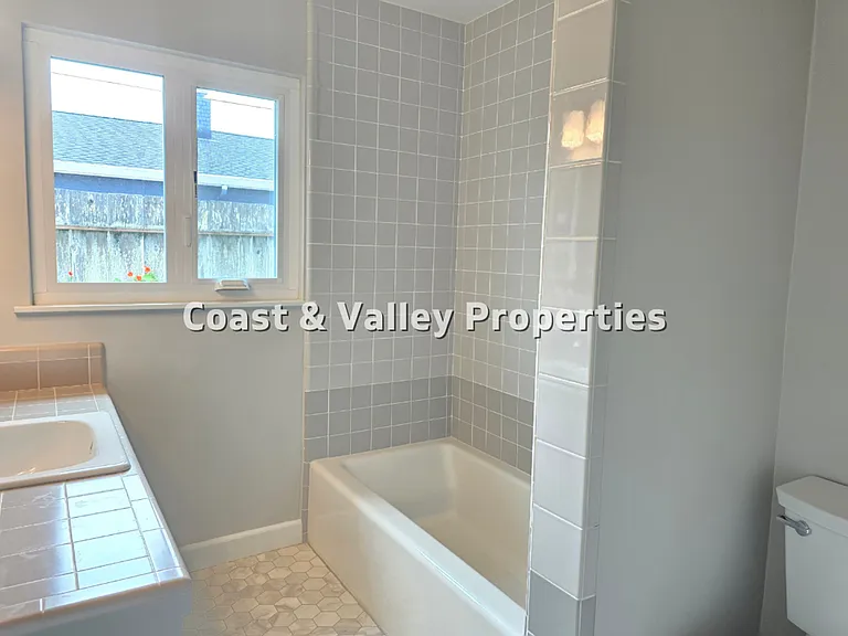 1117 Surf Ave — Photo 2
