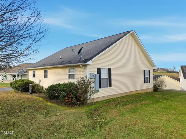 1842 Country Meadows Dr, Sevierville, TN 37862