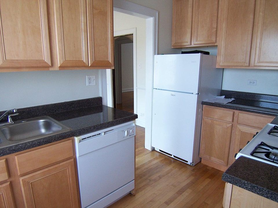 1st image of 2557 1/2 W Montrose Ave #3