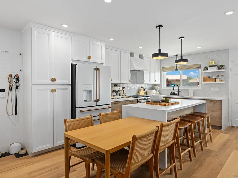 2068 Montclair St — Photo 11