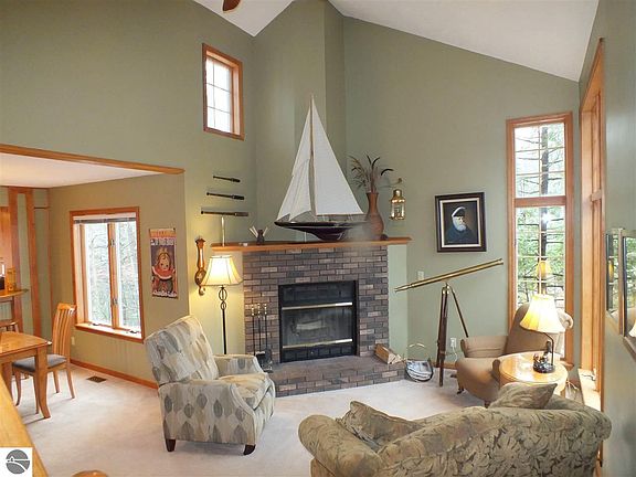 5th image of 2483 McNab Ct