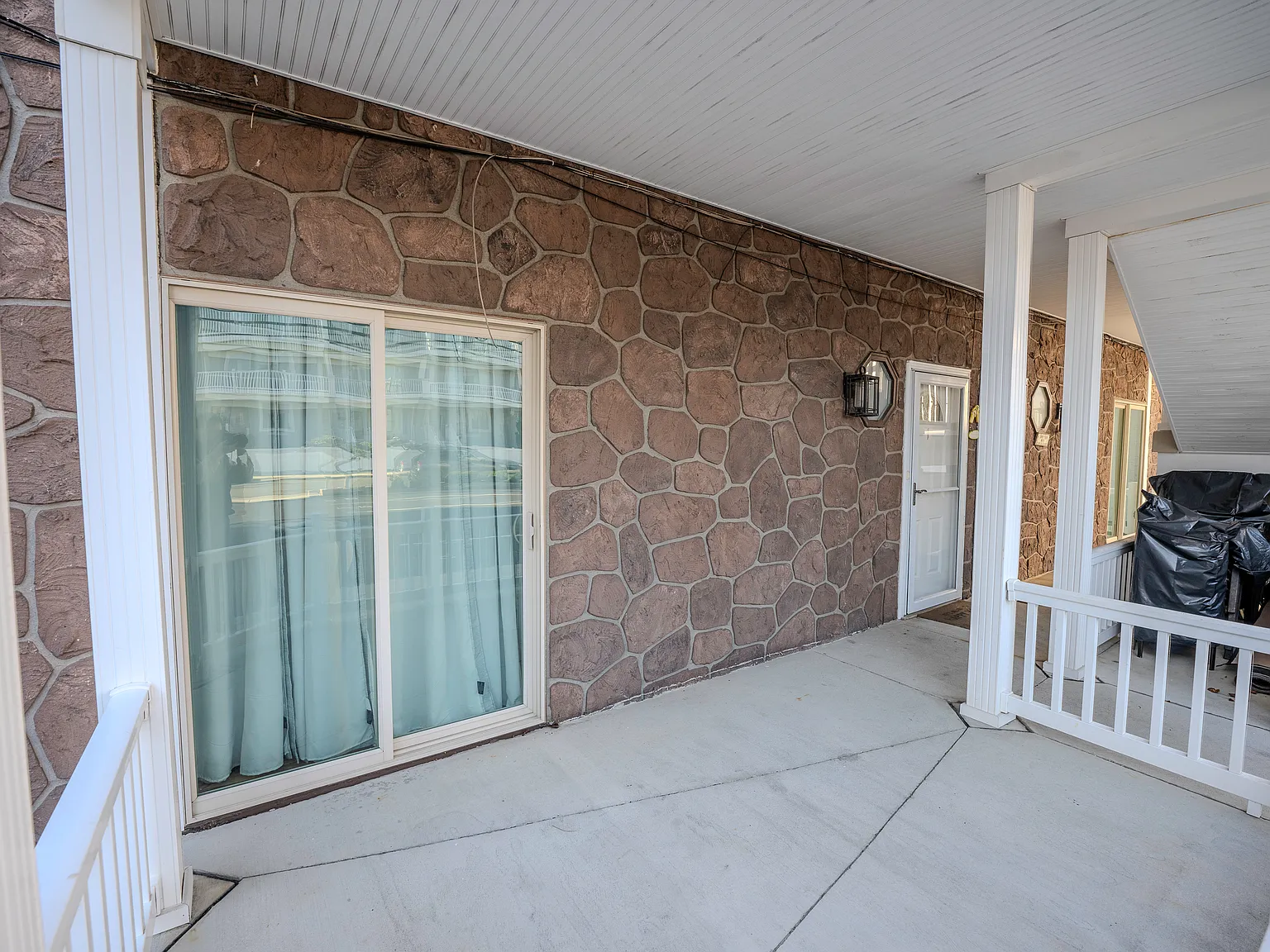 3 bed, $20,000 — Photo 2