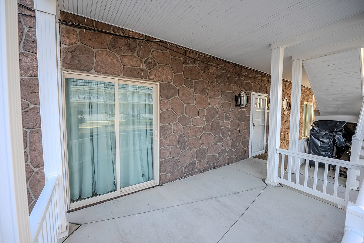 Building Photo - 9609 Pacific Ave #1