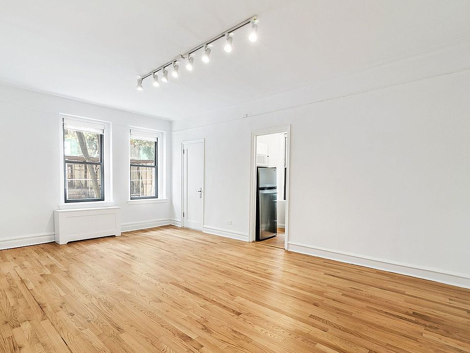 1st image of 220 W 24th St #2201N
